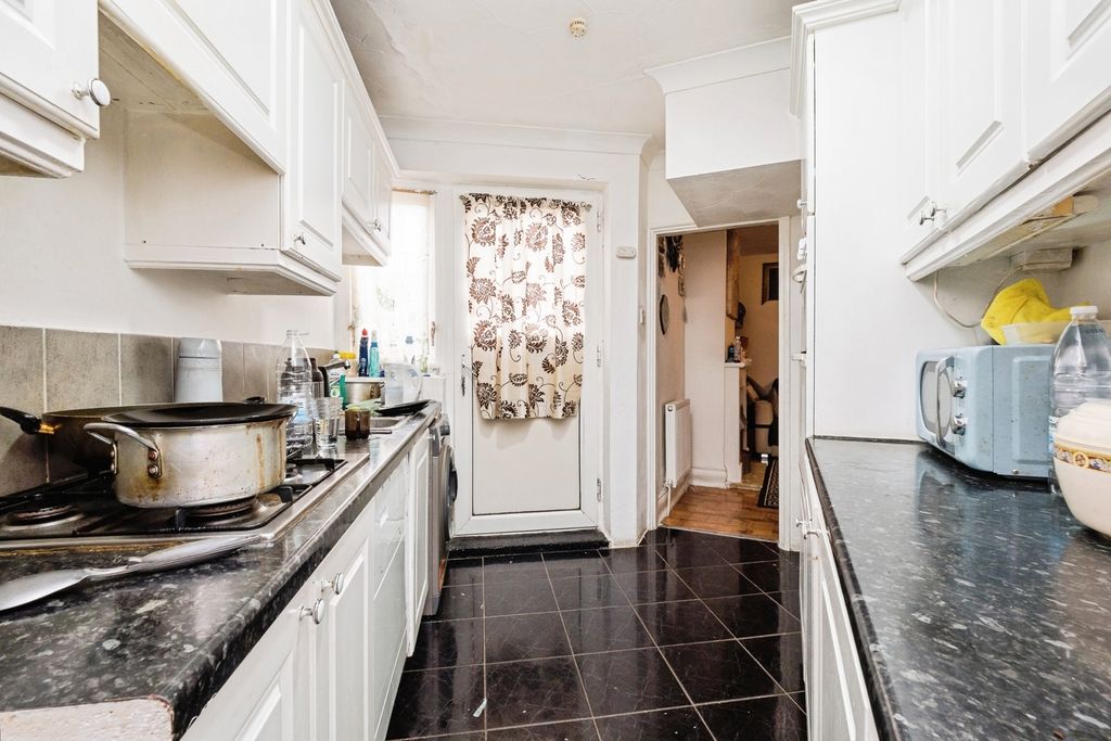 Property photo 2 of 17 Kitchen