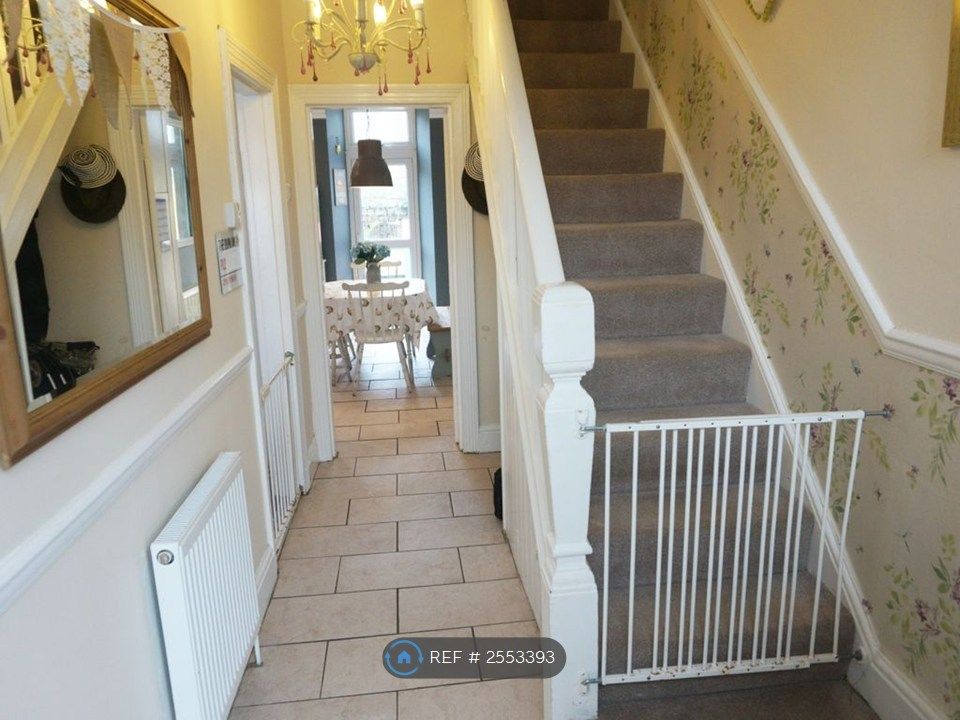 Property photo 3 of 7 Hallway