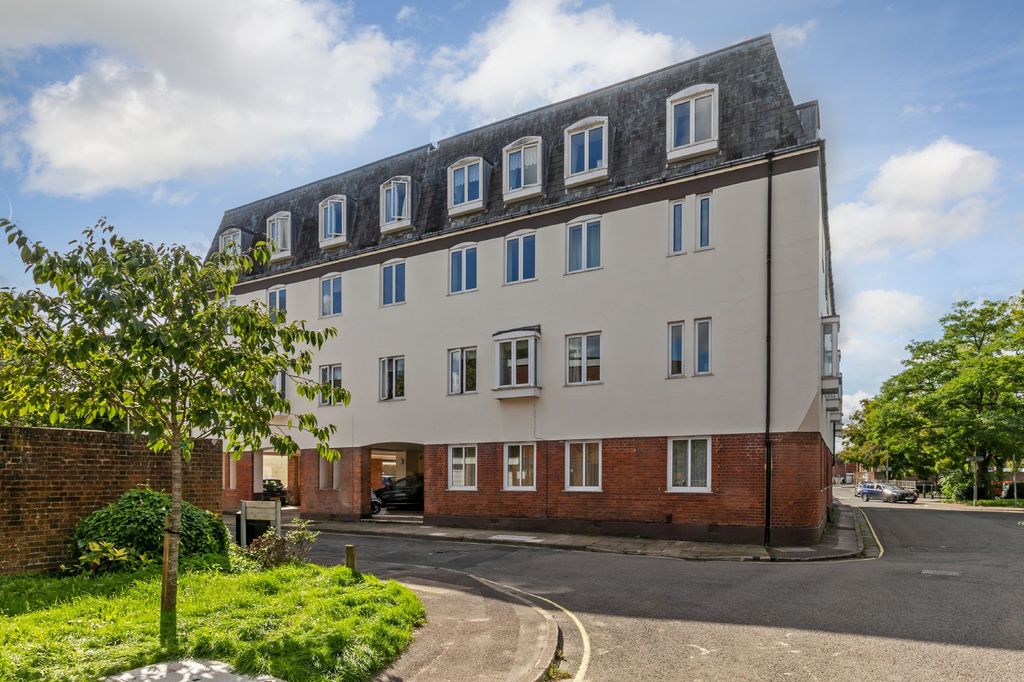 2 bed flat for sale Winchester