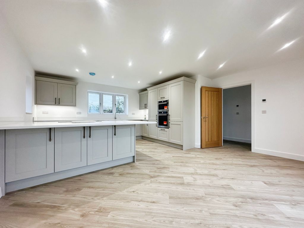 Property photo 3 of 19 Kitchen/Diner