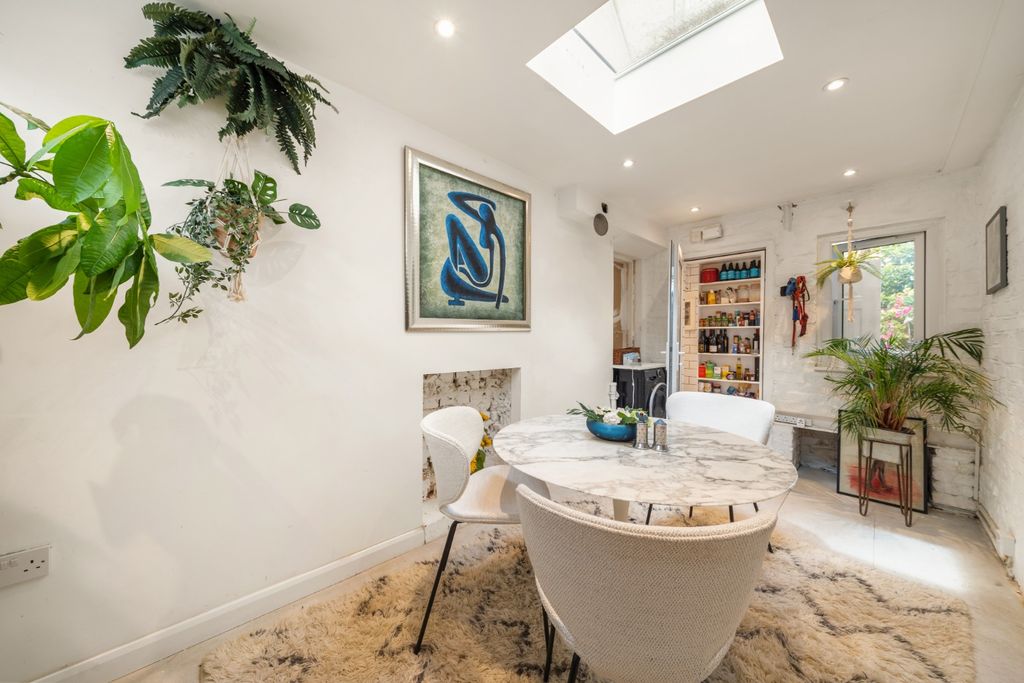 Property photo 2 of 11 4386151