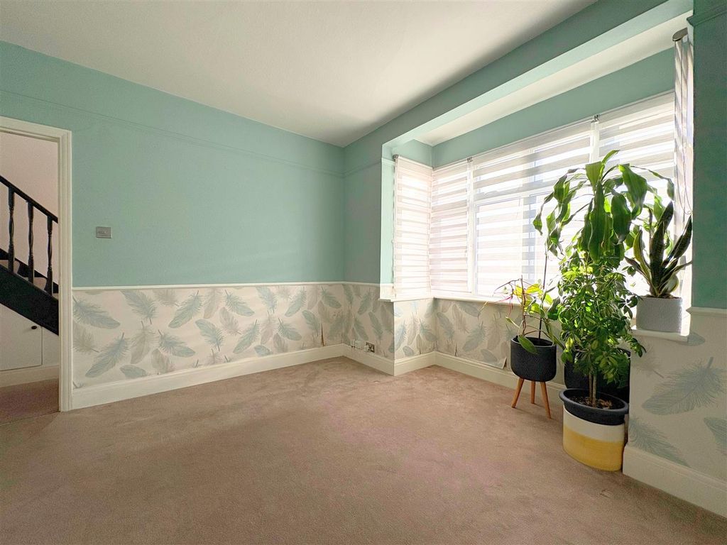 Property photo 3 of 23 Living Room