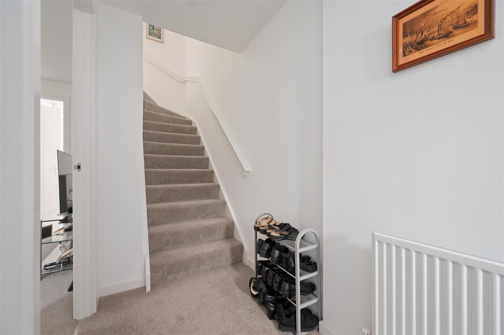Property photo 2 of 26 70Hawkstreet005.Jpg