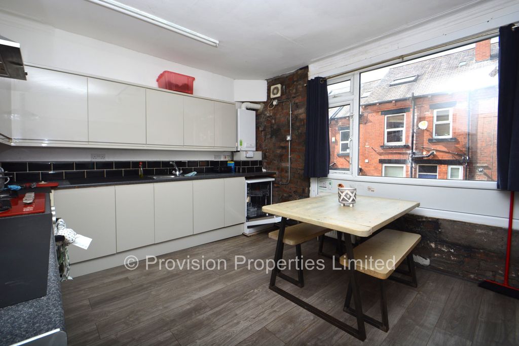 Property photo 3 of 12 Photo