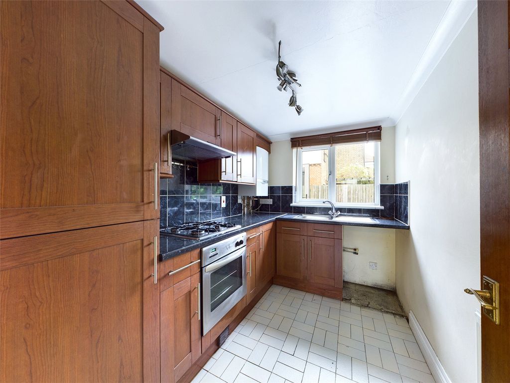 Property photo 2 of 9 Kitchen
