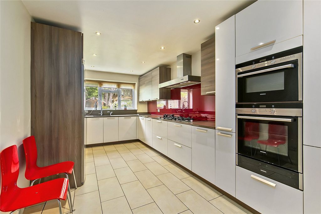 Property photo 3 of 17 Picture No. 11