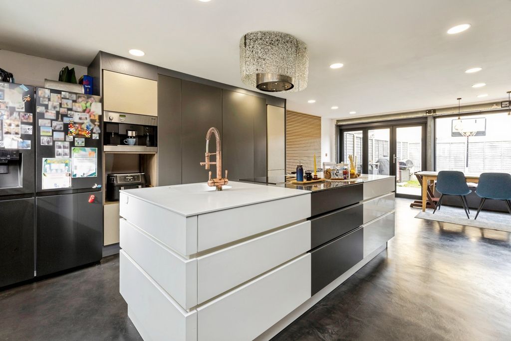 Property photo 2 of 22 Pbox-Img.Jpg