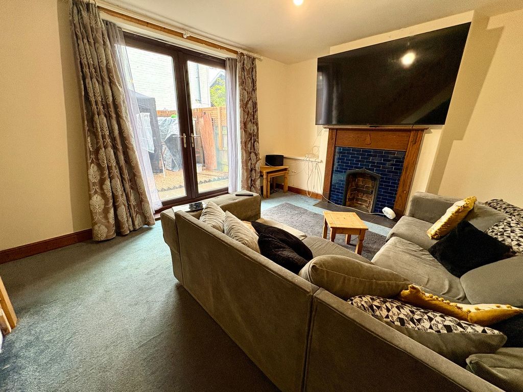 Property photo 2 of 8