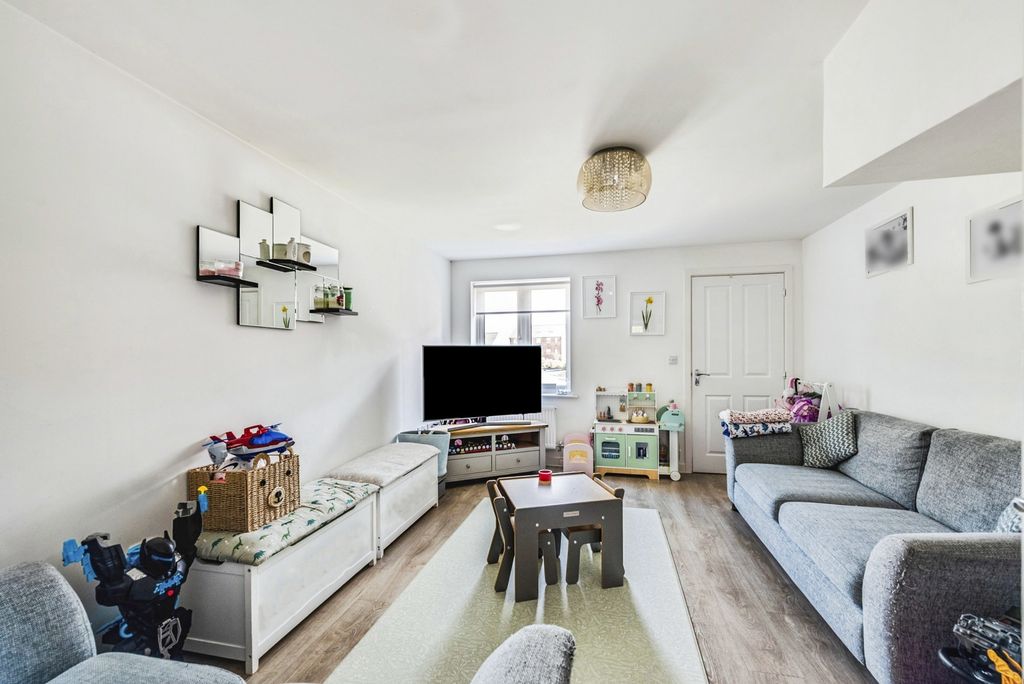 Property photo 3 of 24 Pbox-Img.Jpg