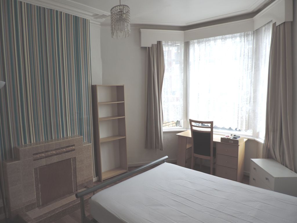 Property photo 3 of 32