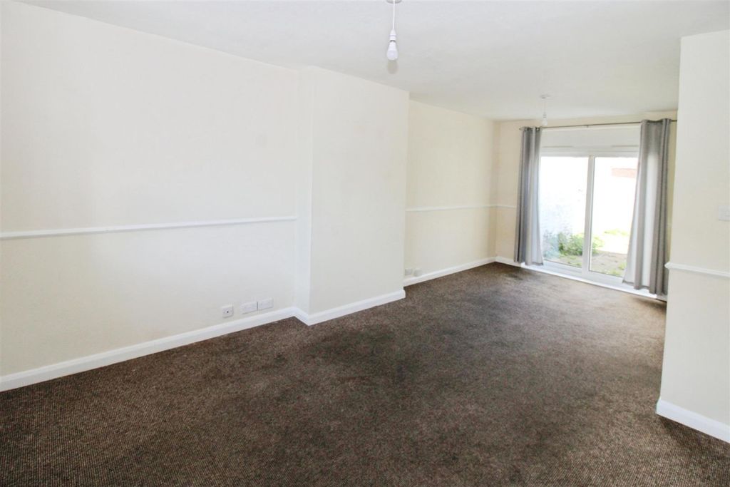 Property photo 2 of 13 Lounge