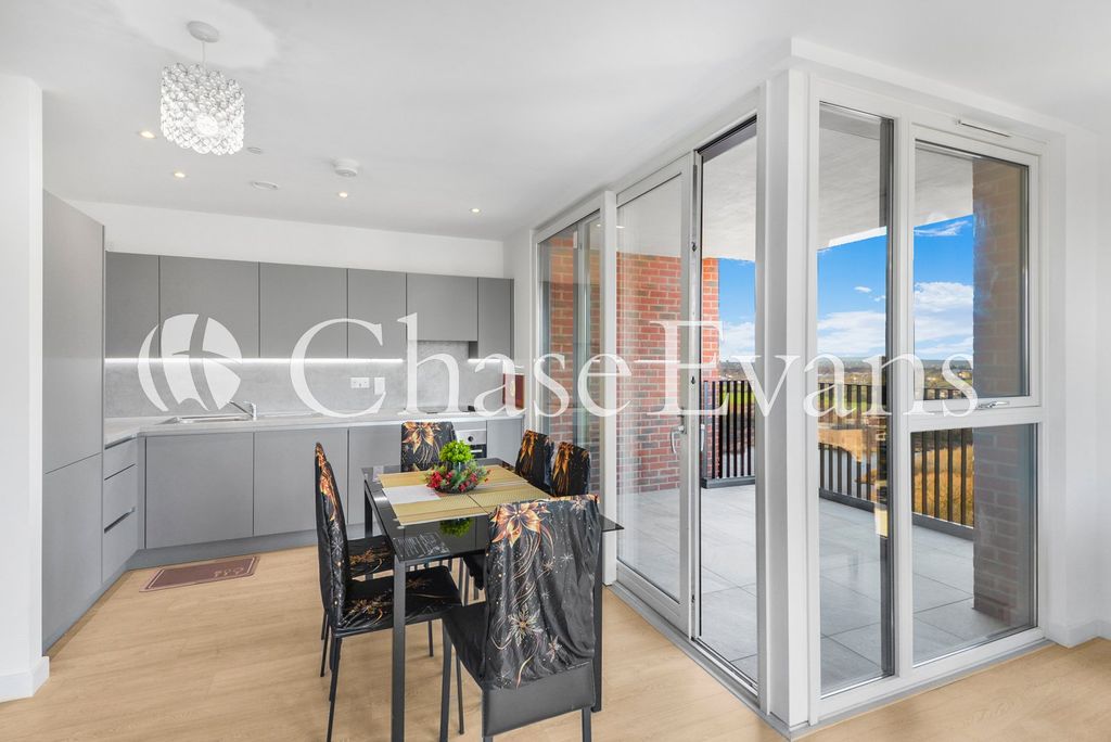 Property photo 2 of 18 Kitchen