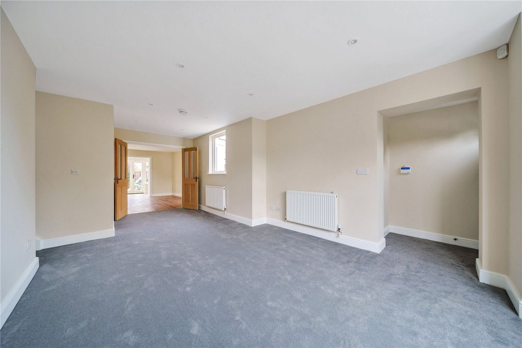 Property photo 3 of 12 Sitting Room