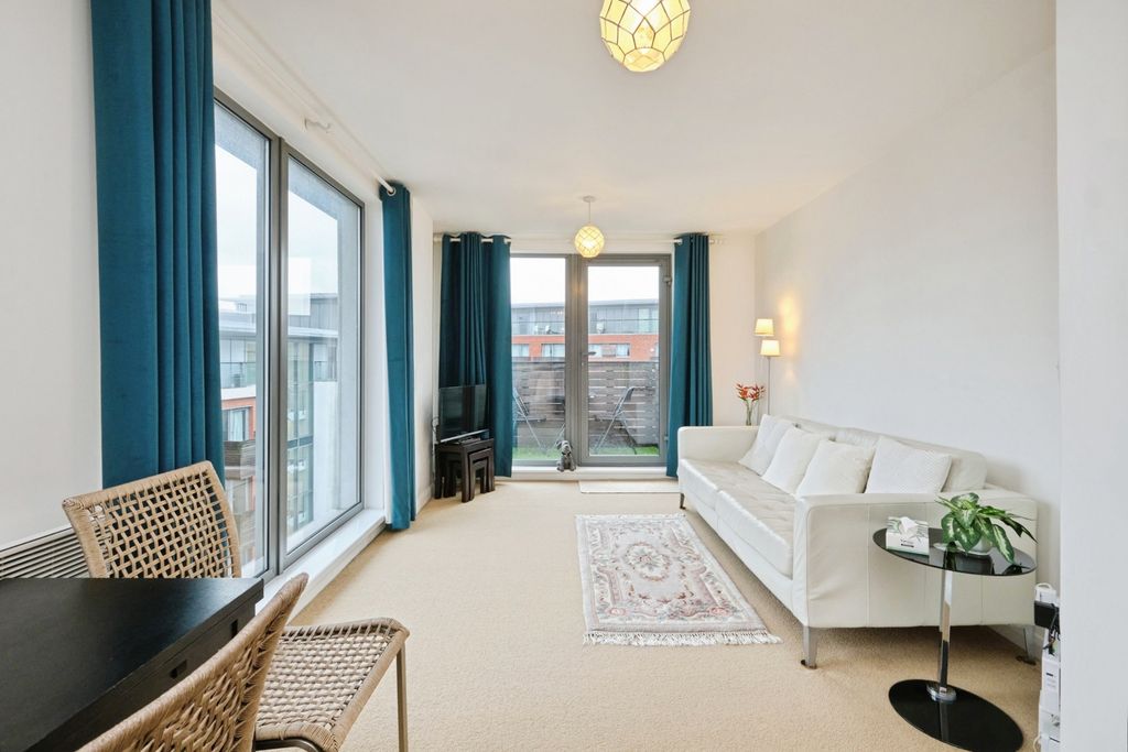Property photo 3 of 18 Pbox-Img.Jpg