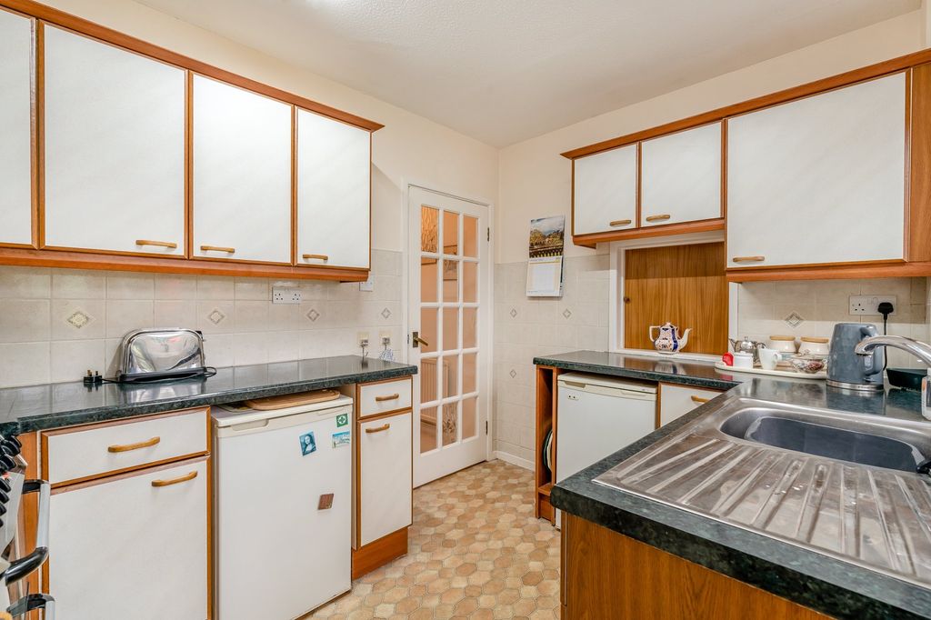 Property photo 2 of 22