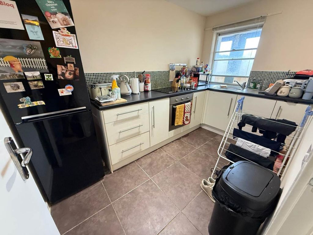 Property photo 1 of 6 Kitchen