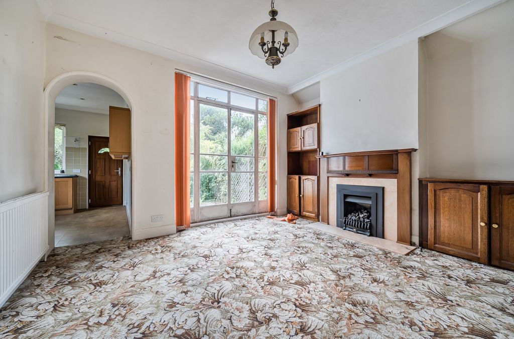 Property photo 2 of 18 1357445-4-68Cee3A...