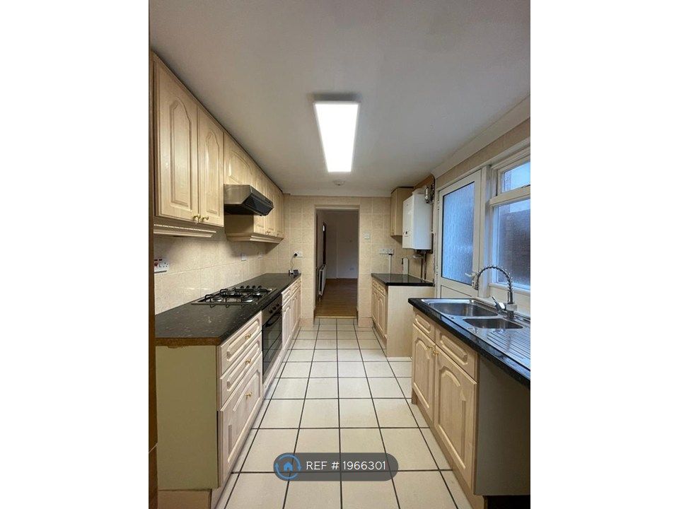 Property photo 1 of 10 Kitchen 1