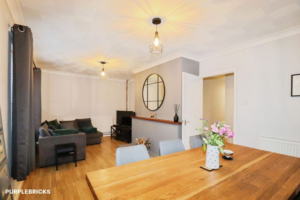 Property photo 3 of 12 Lounge/Dining Room