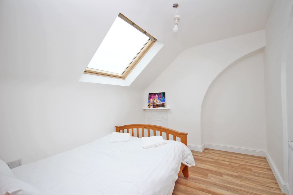 Property photo 1 of 5 141Vicbedroom3Jpg.Jpg