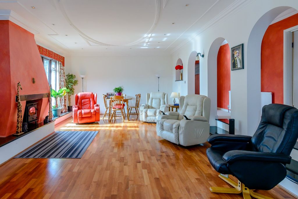 Property photo 2 of 11 Sitting Room
