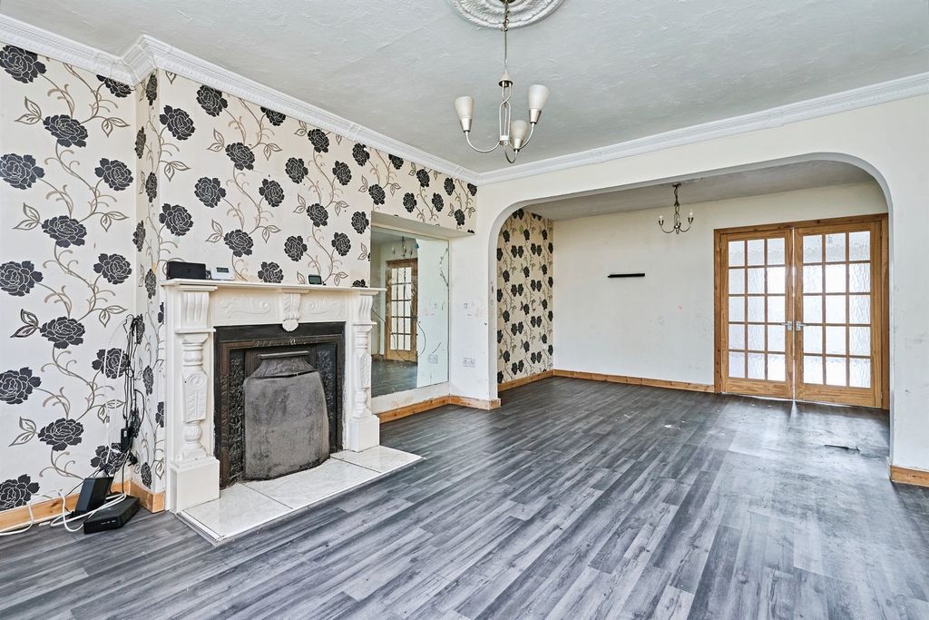 Property photo 2 of 20