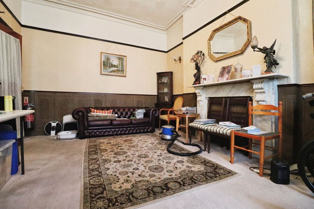 Property photo 2 of 35