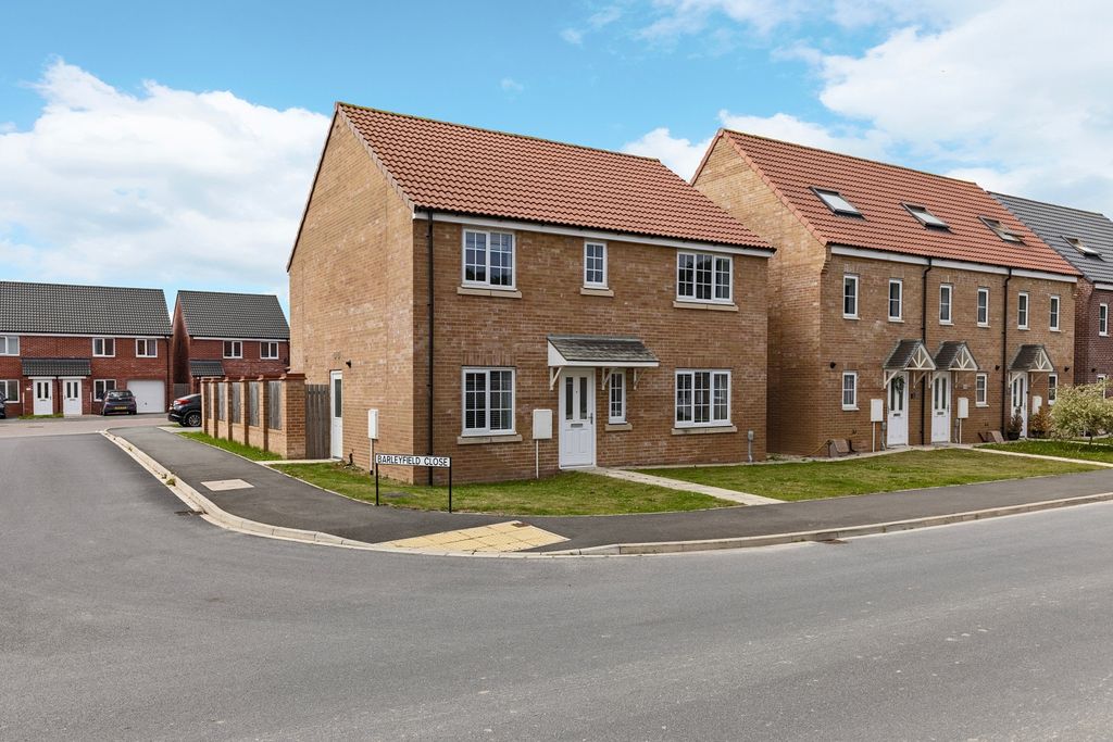 Property photo 1 of 20 16 The Stables 0116-1521