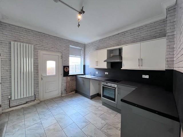 Property photo 3 of 7 146 Wellington Street Kitchen.Jpg