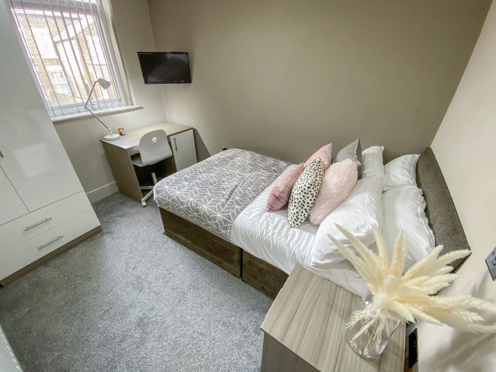 Property photo 2 of 18 File_017