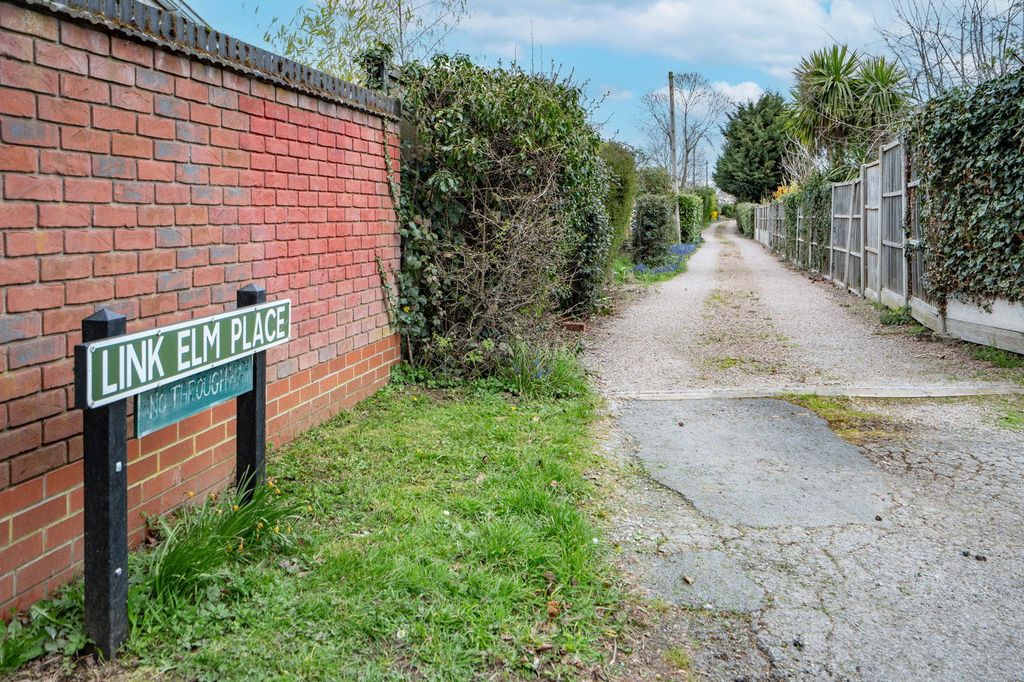 Property photo 2 of 18