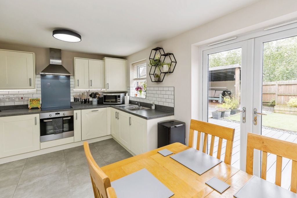 Property photo 2 of 17 Dining Kitchen
