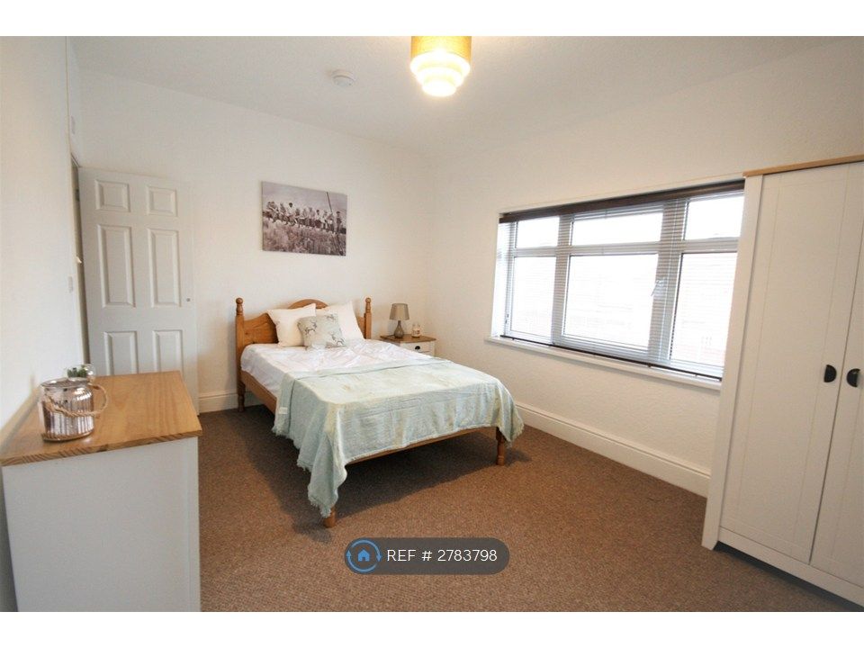 Property photo 1 of 5 Room 3 Full Ensuite Double Bed