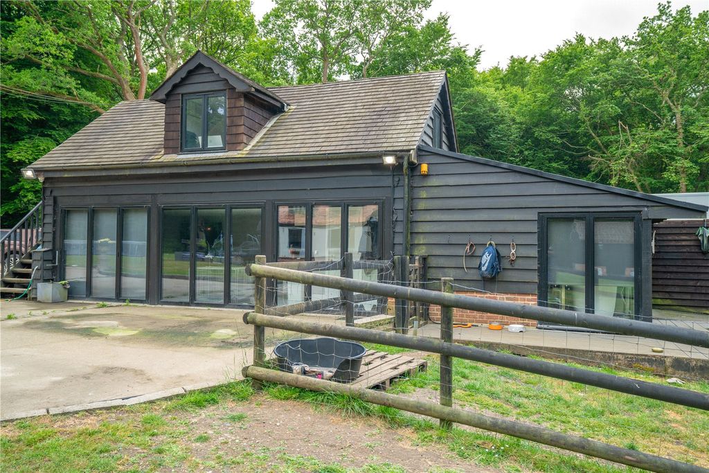 Property photo 3 of 19 Outbuilding