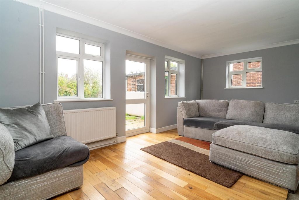 Property photo 2 of 10 Lounge