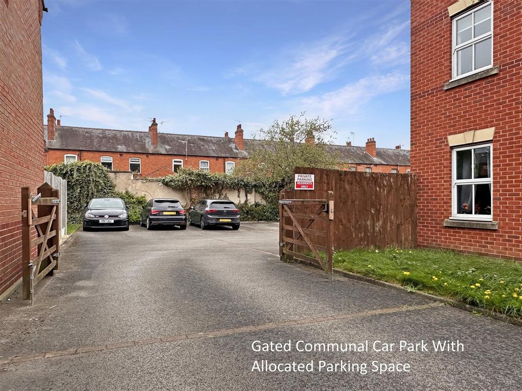 Property photo 3 of 12 Gated Communal Carpark 623