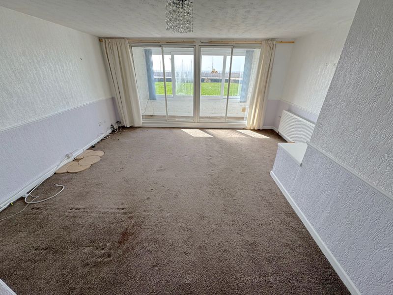 Property photo 3 of 32 Lounge