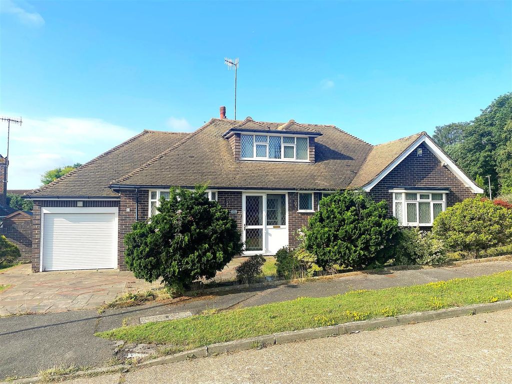 Property photo 1 of 17 14 Ravens Close - Front.Jpg