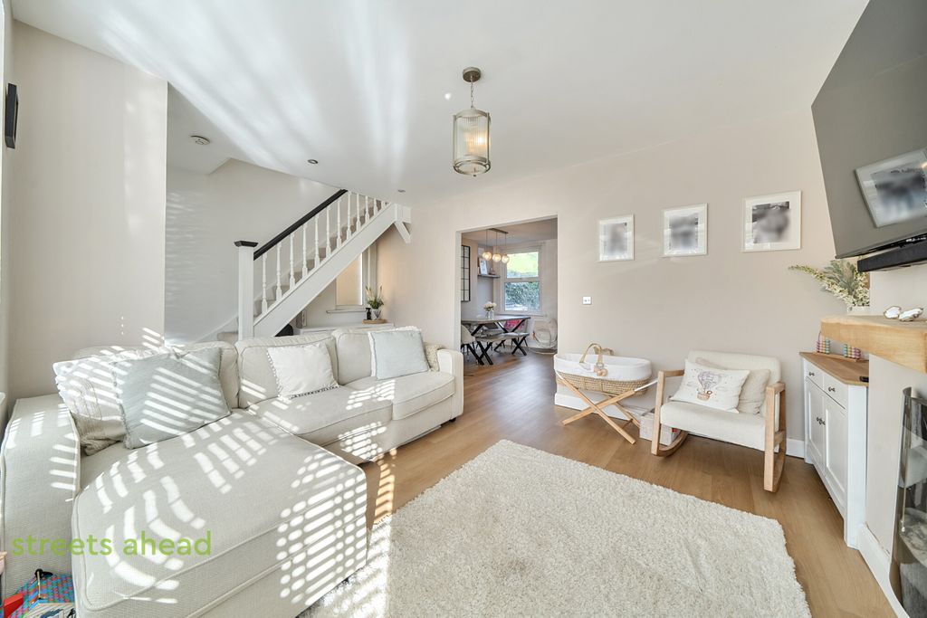 Property photo 2 of 18 429A022E-4F54-4F3...
