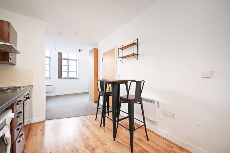 Property photo 2 of 13 Studio Apartment