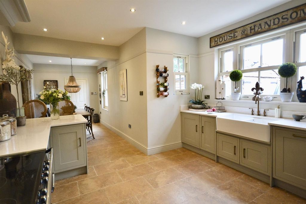 Property photo 2 of 42 Kitchen/Diner