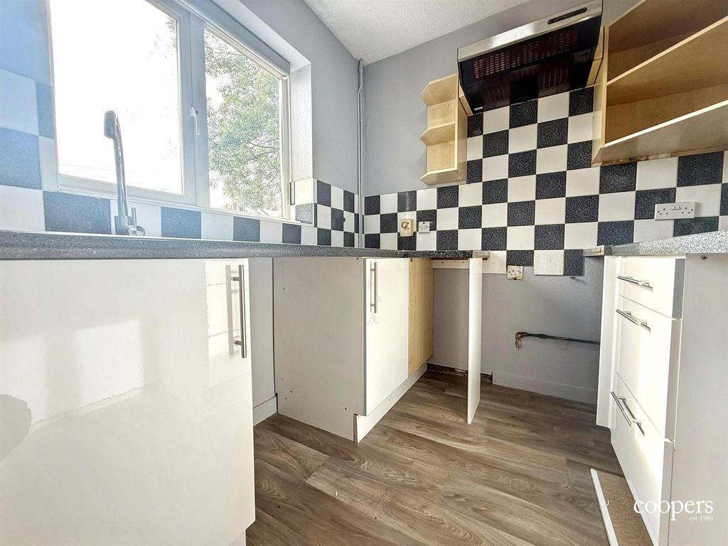 Property photo 3 of 5 Kitchen