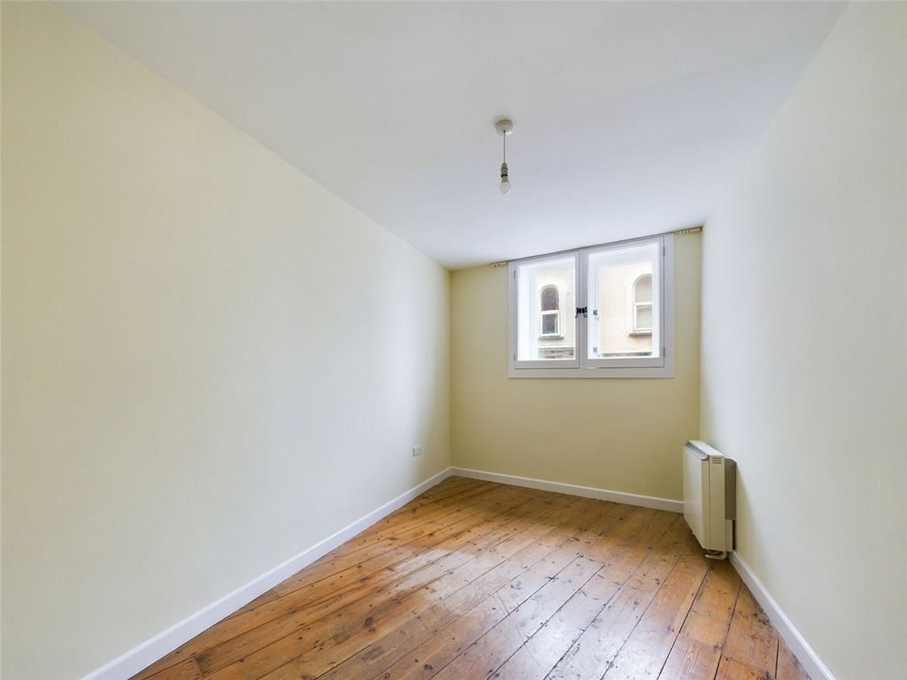 Property photo 3 of 9 Room