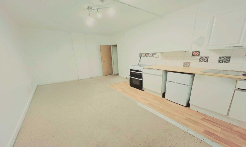 Property photo 1 of 6 Cover