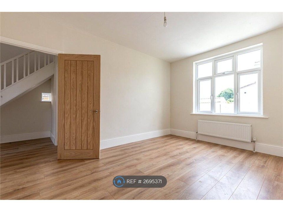 Property photo 3 of 17 Dinning Room