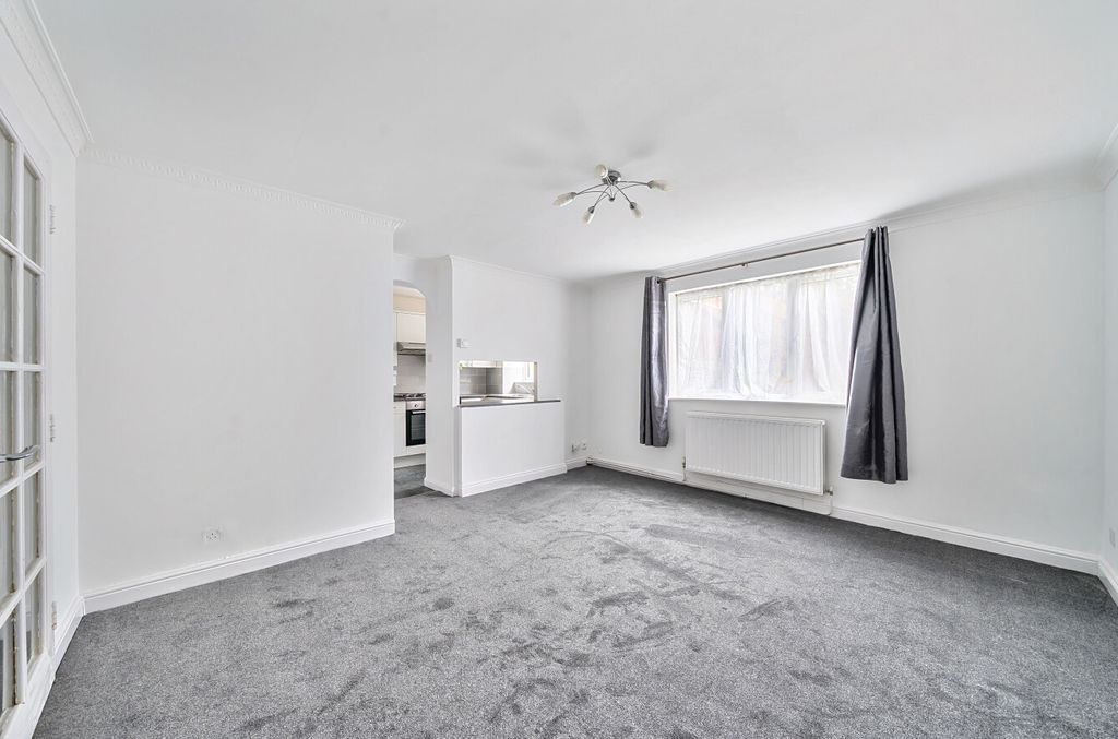 Property photo 2 of 14 1335099-3-68947Ea...