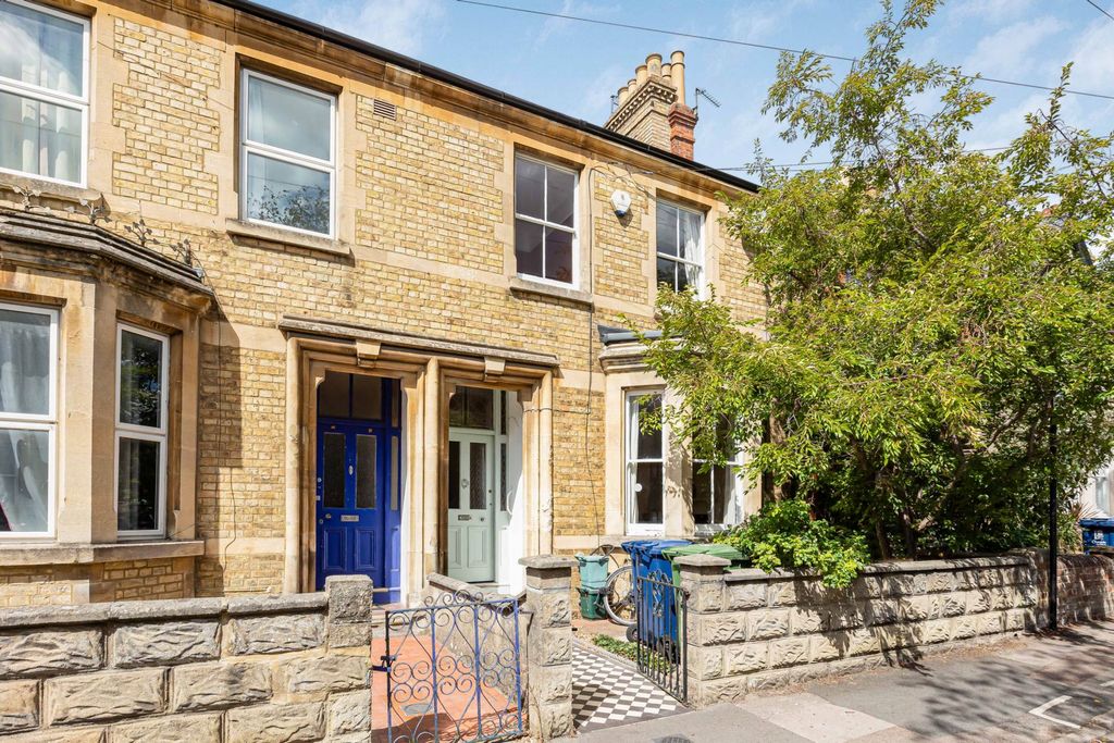 Property photo 2 of 32