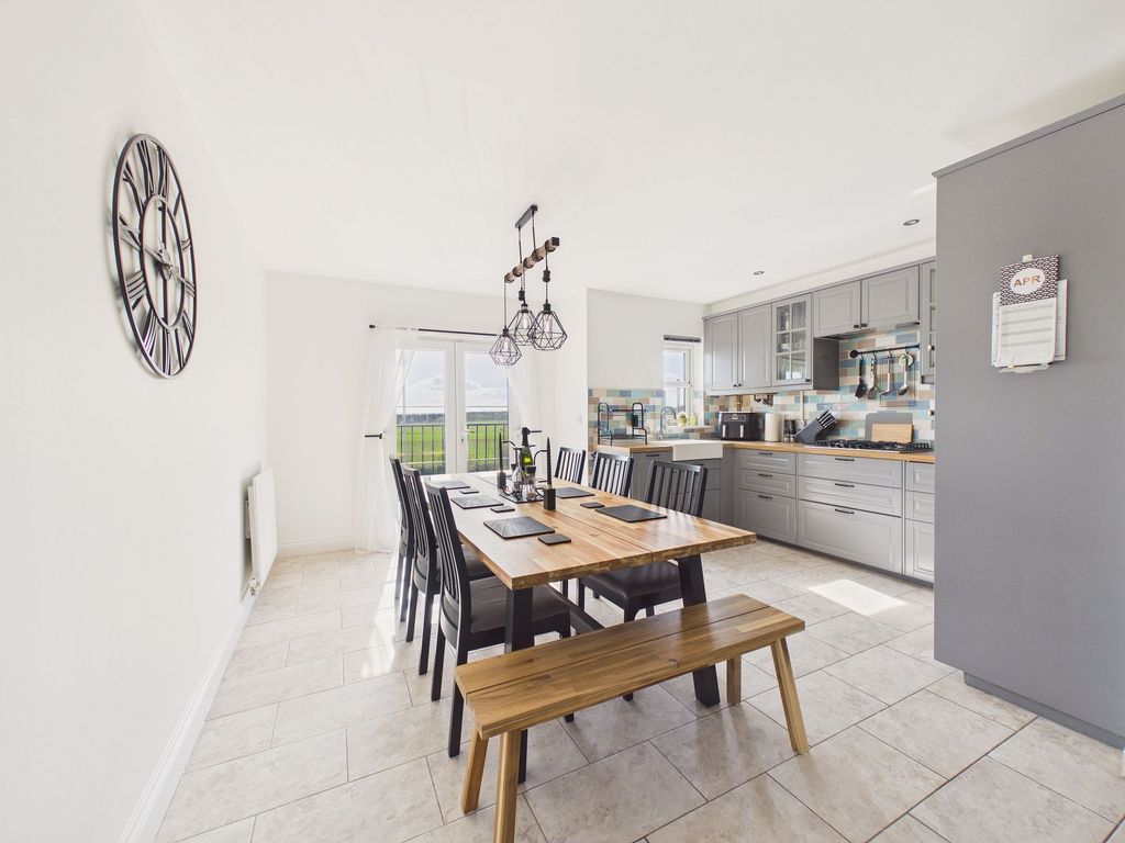Property photo 3 of 15 Dining Kitchen