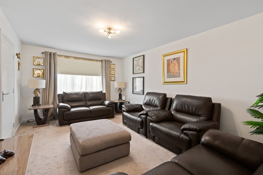 Property photo 3 of 34