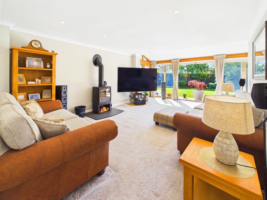 Property photo 2 of 22 Sitting Room
